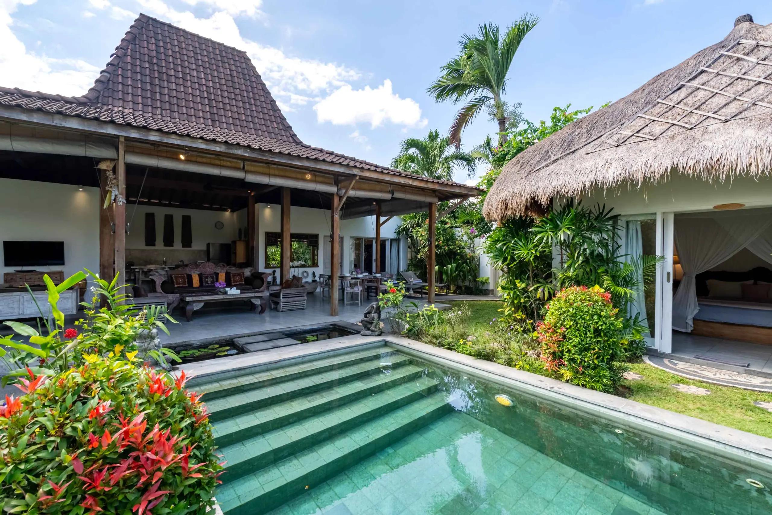 The garden & pool
